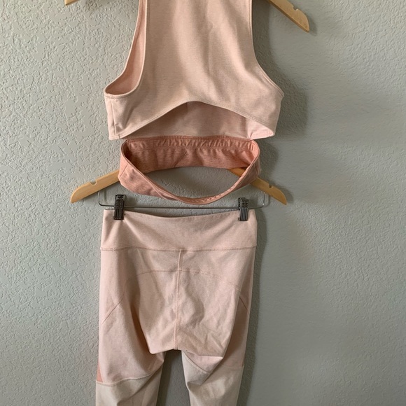 Outdoor voices 3/4 leggings and bra (set) - Picture 3 of 5